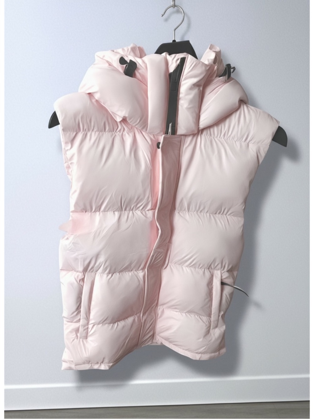 NWT Aritzia Tna Super Puff Vest - Matte Chalk Pink - Medium - Picture 2 of 8
